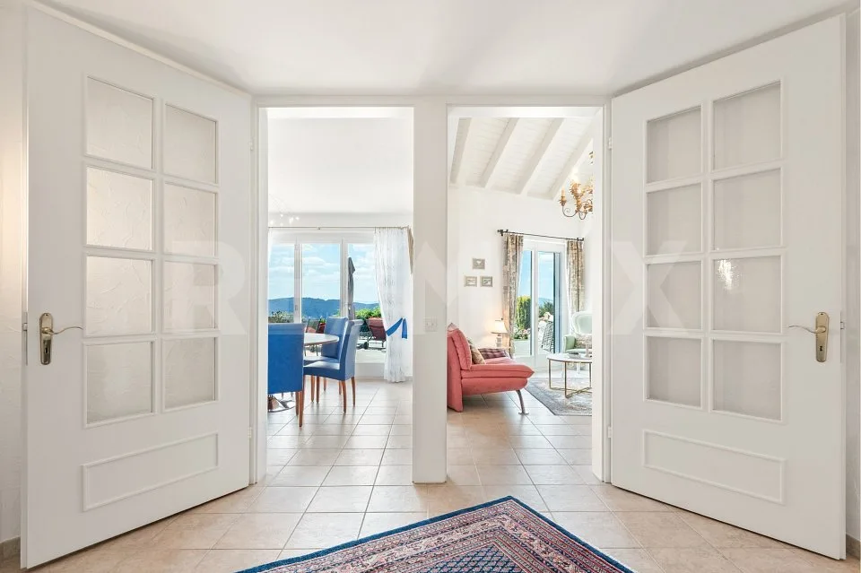 Villa mit Pool und traumhafter Weitsicht in Oberrohrdorf