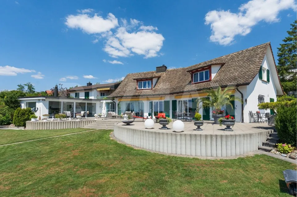 Villa mit Pool und traumhafter Weitsicht in Oberrohrdorf