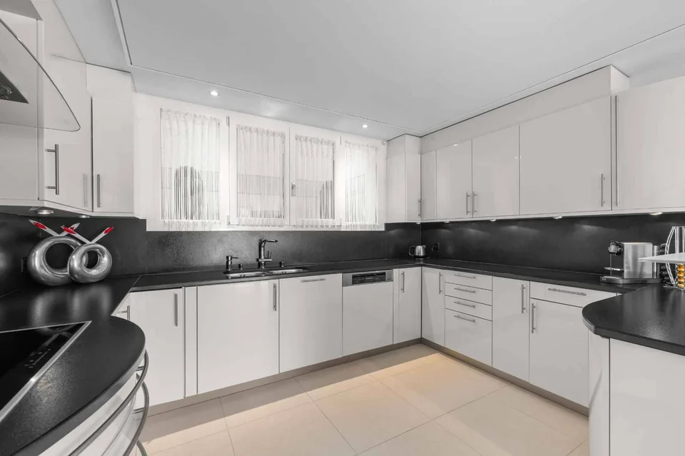 Elegante proprietà contemporanea con vista panoramica sul Lago di Ginevra