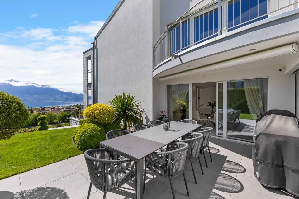 Elegante proprietà contemporanea con vista panoramica sul Lago di Ginevra