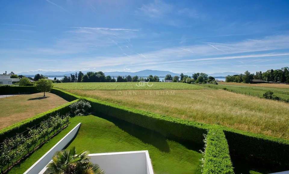 Coppet | Luxury Loft - Attic Duplex in Les Perrières