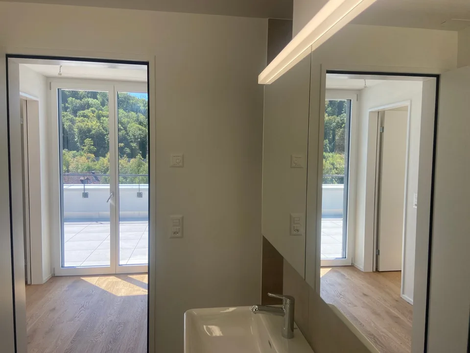 4.5-Zimmer-Doppeleinfamilienhaus an privilegierter Hanglage