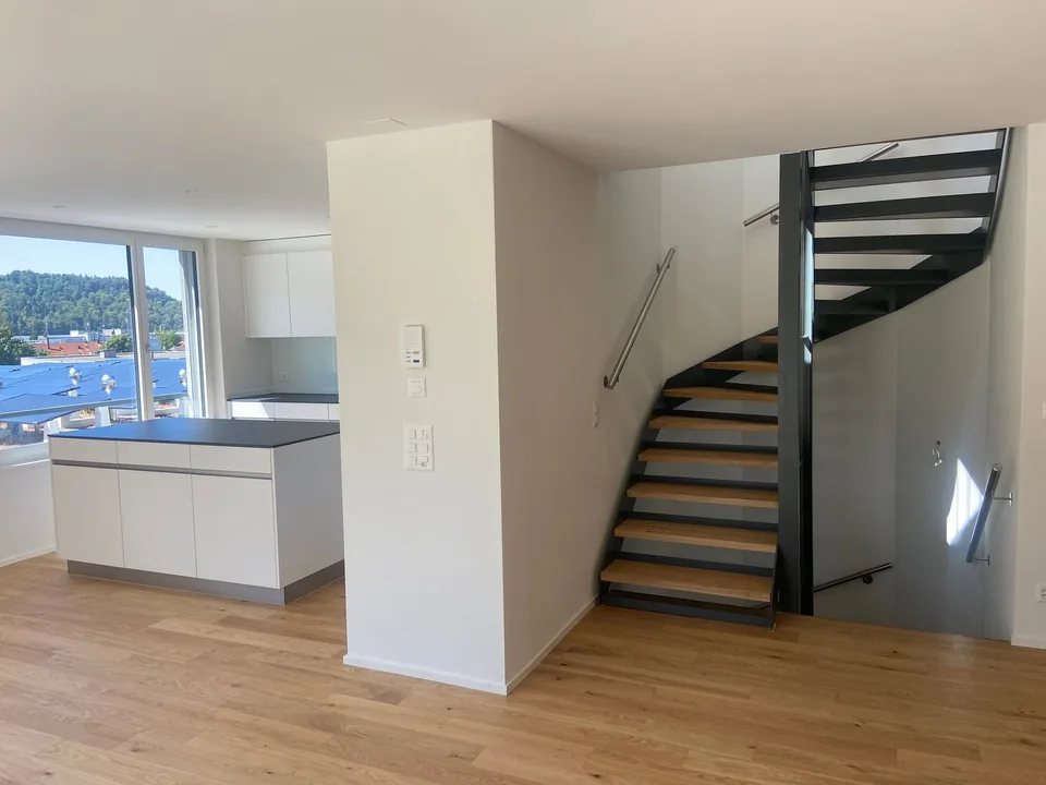 4.5-Zimmer-Doppeleinfamilienhaus an privilegierter Hanglage