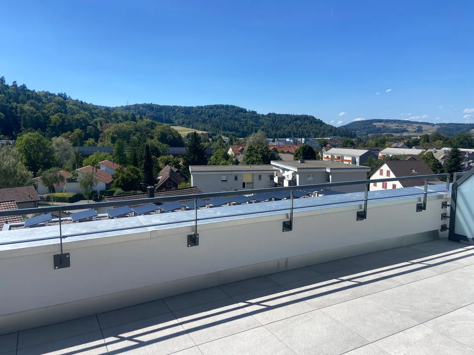 4.5-Zimmer-Doppeleinfamilienhaus an privilegierter Hanglage