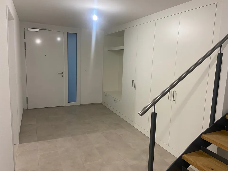 4.5-Zimmer-Doppeleinfamilienhaus an privilegierter Hanglage