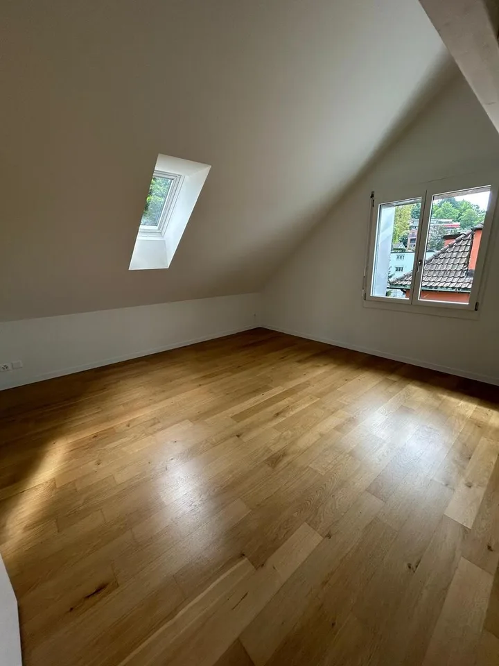 *Urbane Eleganz* 3.5-Zimmer-Wohnung im DG mit Terrasse 12 m2