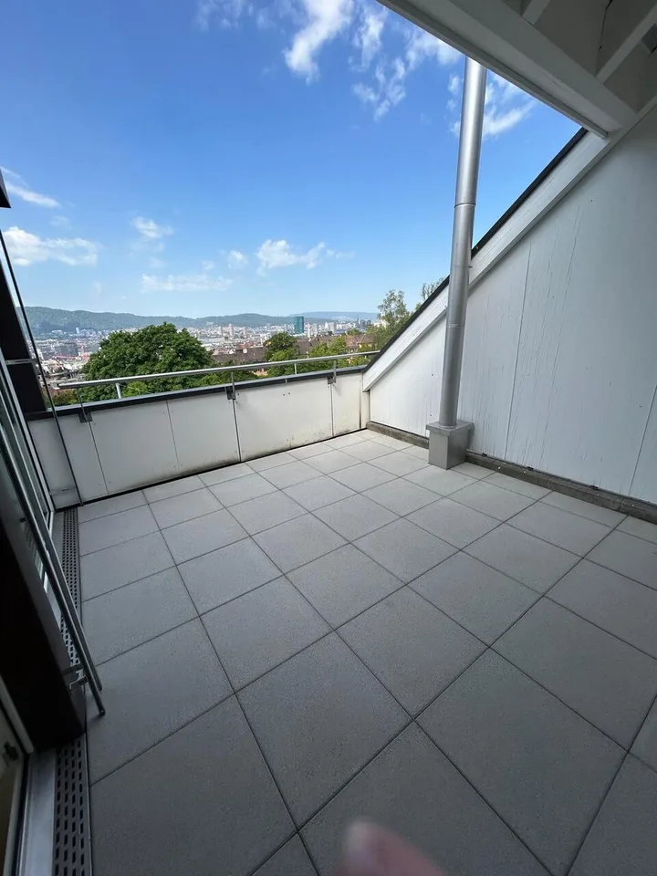 *Urbane Eleganz* 3.5-Zimmer-Wohnung im DG mit Terrasse 12 m2