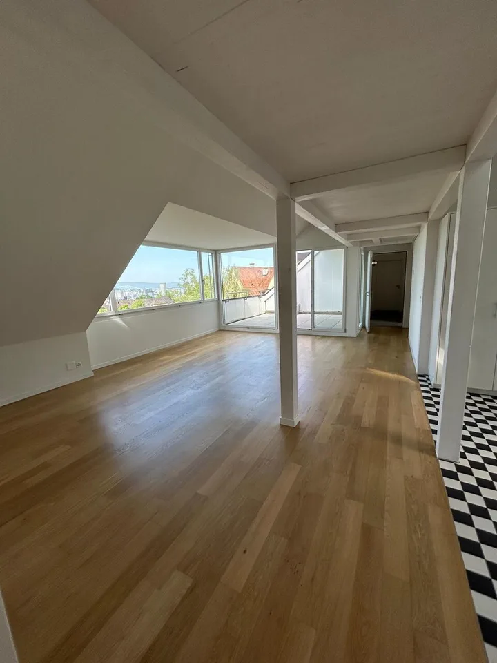 *Urbane Eleganz* 3.5-Zimmer-Wohnung im DG mit Terrasse 12 m2