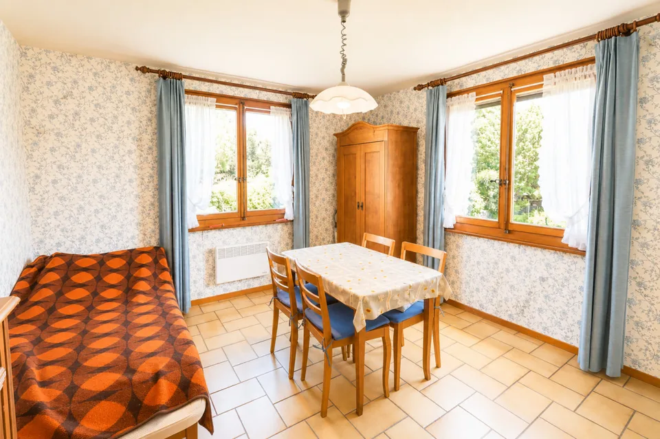 Einzelvilla mit 6.5 Zimmern und großem Garten von 1'618 m2