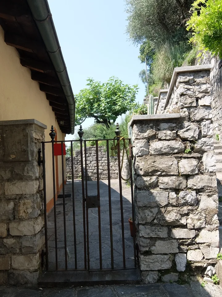 Si affitta a Gandria straordinario appartamento con giardino e vista lago