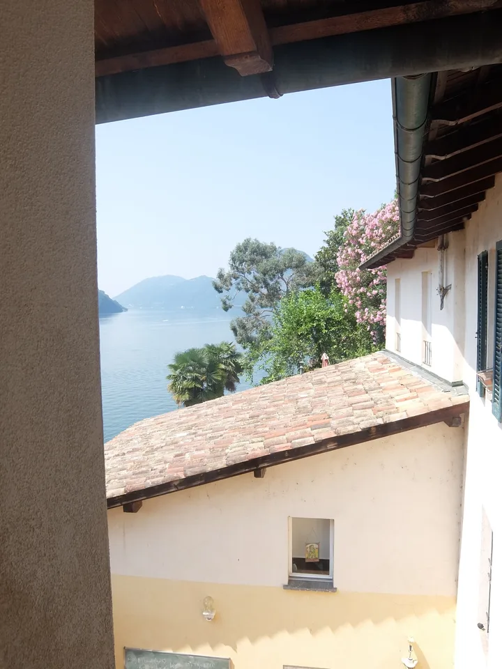 Si affitta a Gandria straordinario appartamento con giardino e vista lago