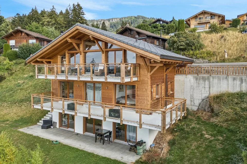 Fall in love with this breathtaking view in La Roche!