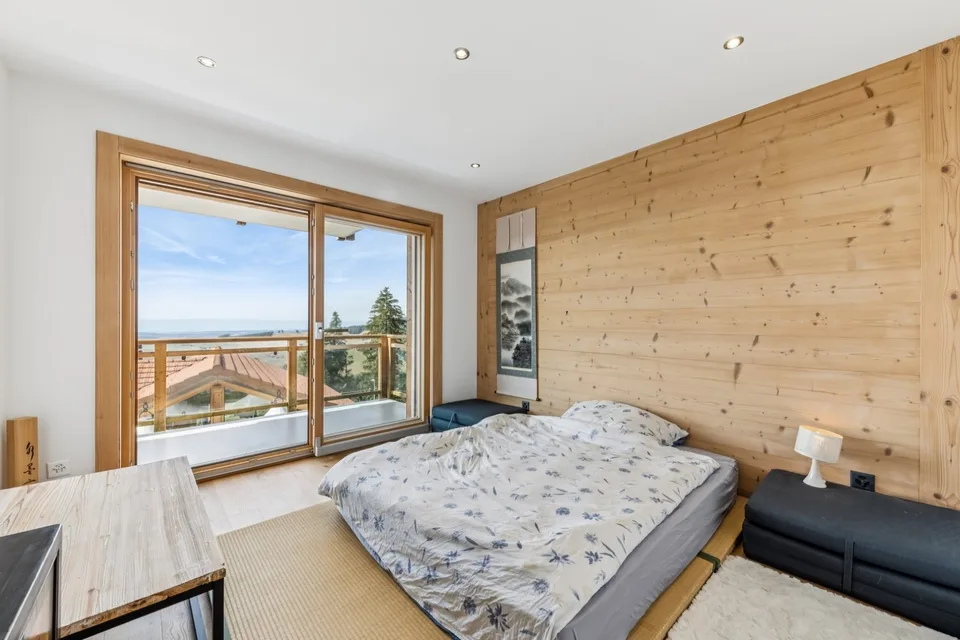 Fall in love with this breathtaking view in La Roche!