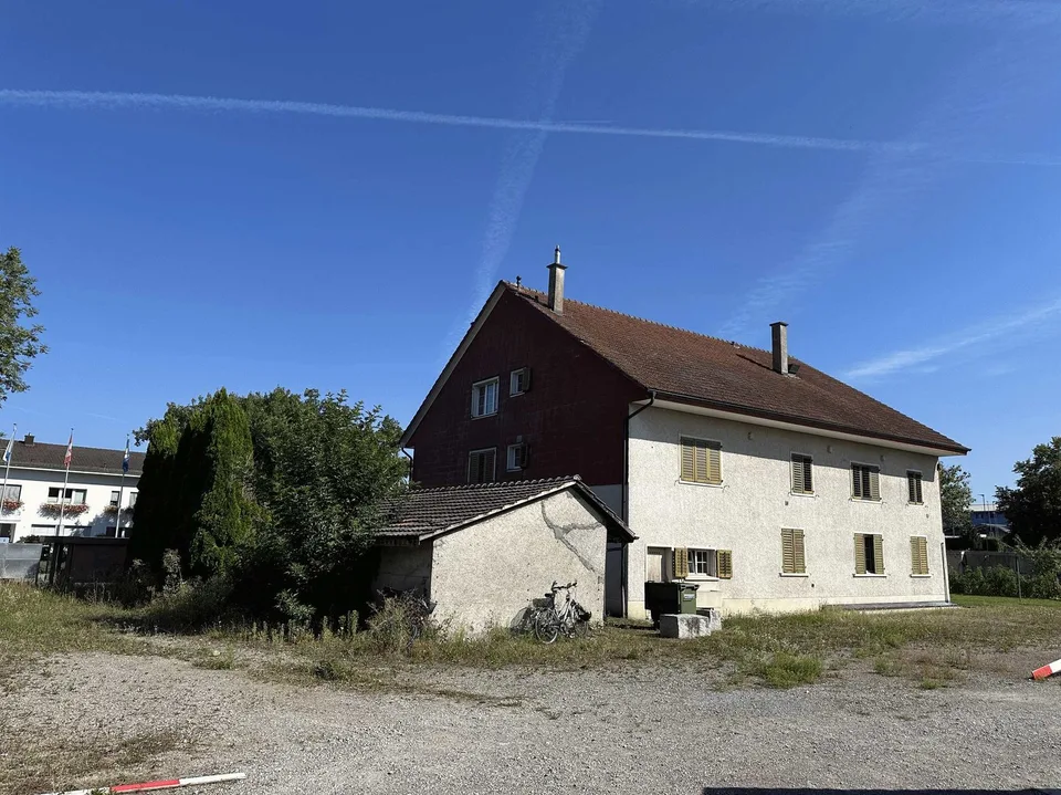 Casa multifamiliare con terreno edificabile nella zona centrale