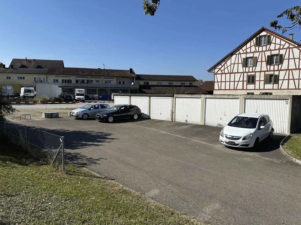 Casa multifamiliare con terreno edificabile nella zona centrale