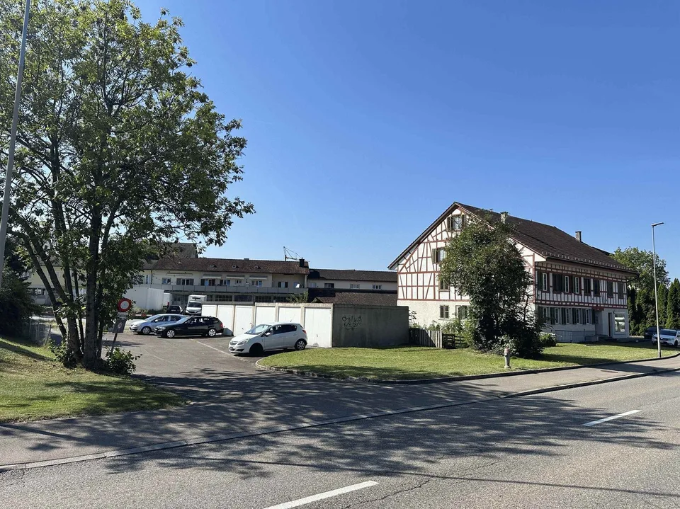 Mehrfamilienhaus mit Baulandgrundstück in der Kernzone