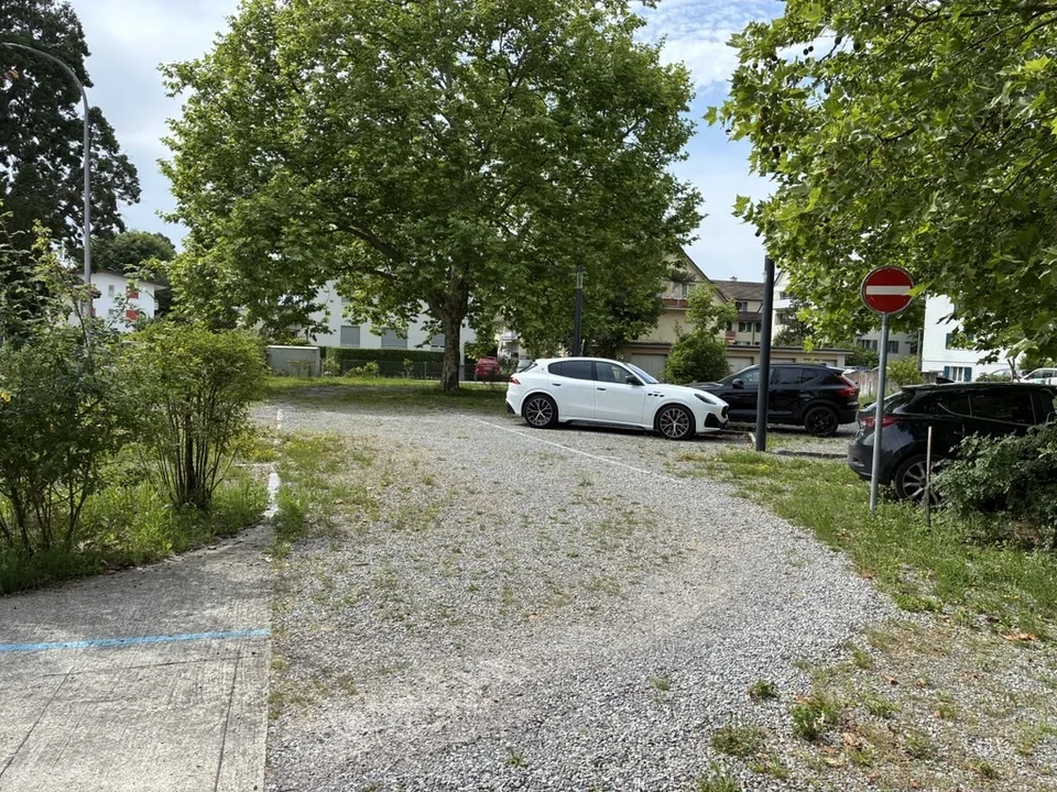 Aussenparkplatz in Männedorf