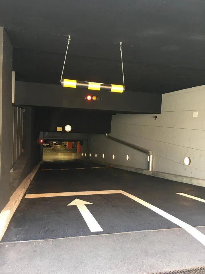 Zentrale Einstellplätze im Kreis 1 – Foto 2 von 5