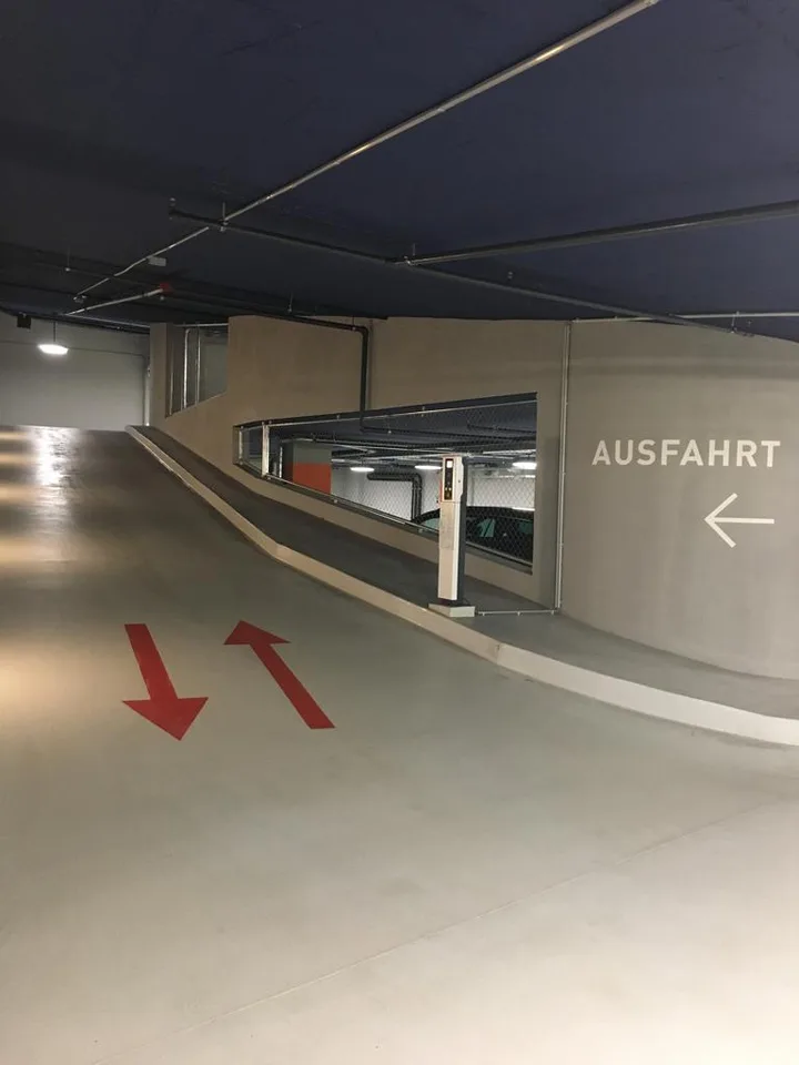 Zentrale Einstellplätze im Kreis 1 – Foto 3 von 5