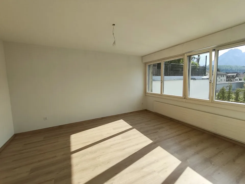 Appartement lumineux 5.5 pièces avec balcon à Spiez