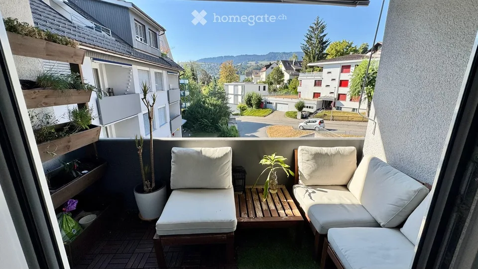 Helle 3.5-Zimmer-Wohnung mit Balkon und schöner Aussicht in Richterswil