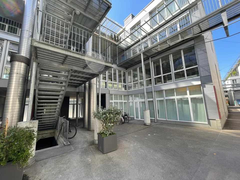 Nouvelle rénovation complète avec ventilation/refroidissement directement sur la Limmat