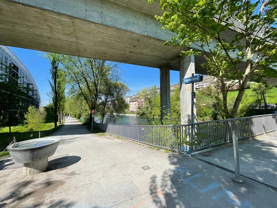 Nouvelle rénovation complète avec ventilation/refroidissement directement sur la Limmat