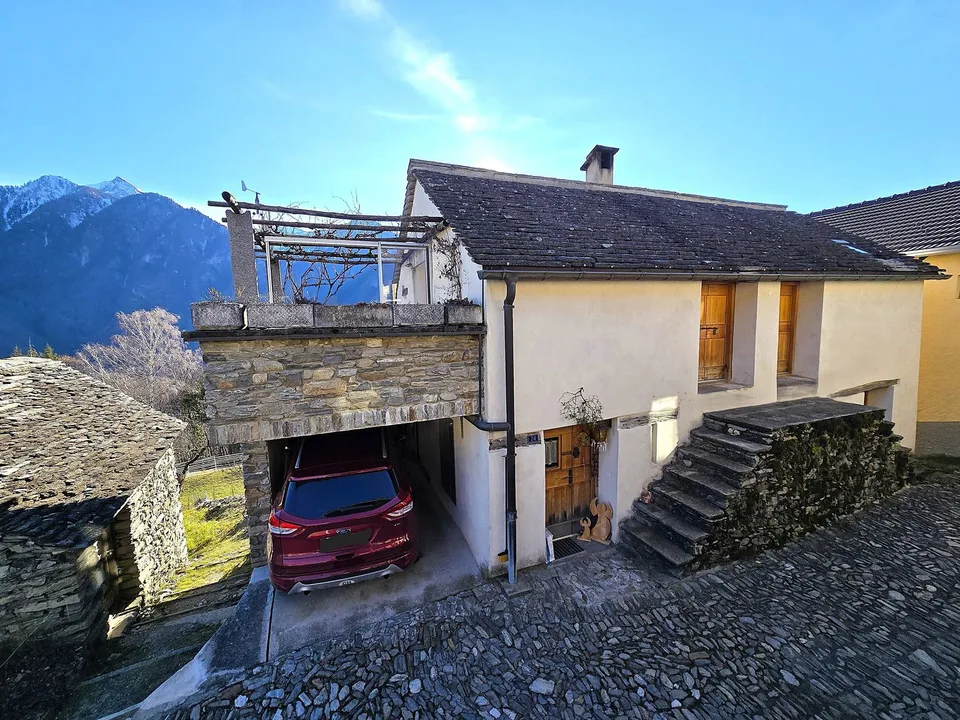 Charmantes rustikales Haus mit herrlicher Aussicht, Terrasse & Garage