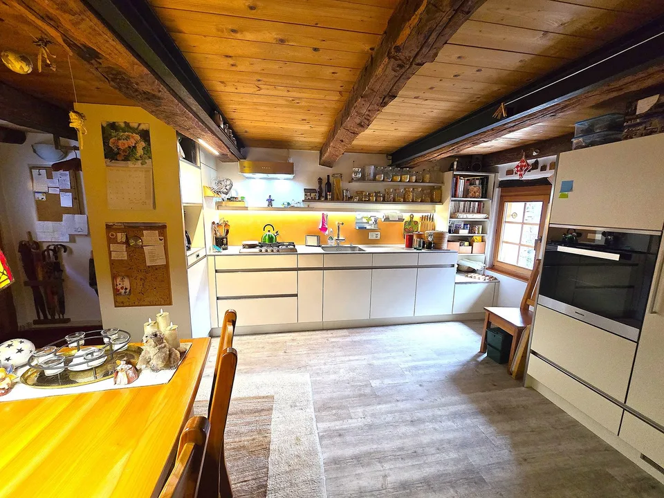 Charmantes rustikales Haus mit herrlicher Aussicht, Terrasse & Garage