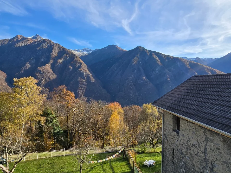 Charmantes rustikales Haus mit herrlicher Aussicht, Terrasse & Garage