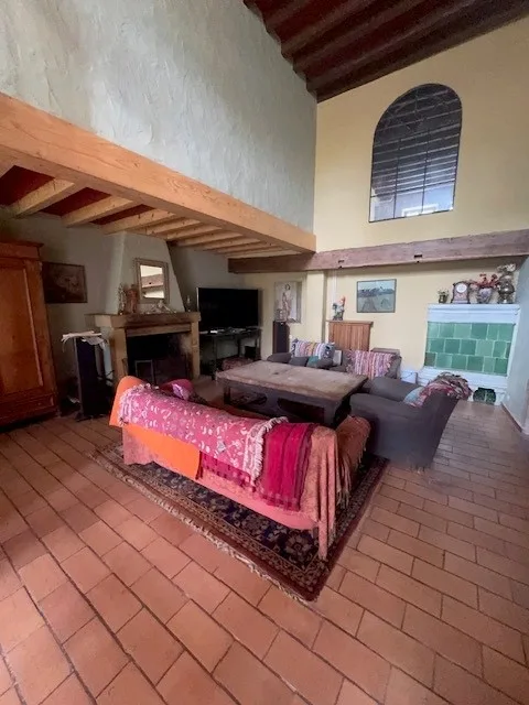 Casa ristrutturata di 7 locali a Eclepens – Un patrimonio eccezionale