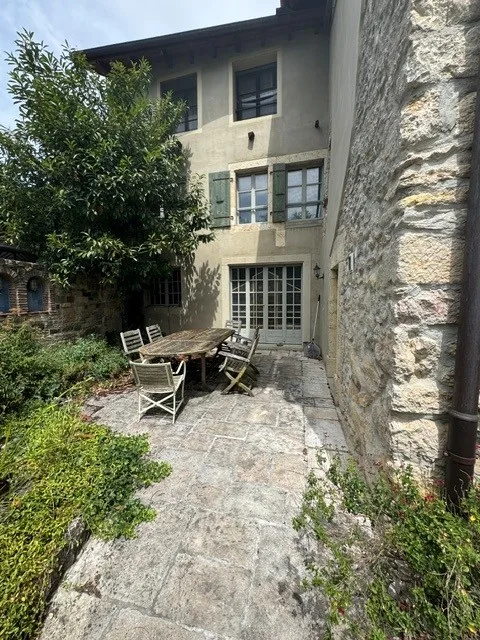 Casa ristrutturata di 7 locali a Eclepens – Un patrimonio eccezionale