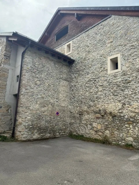 Casa ristrutturata di 7 locali a Eclepens – Un patrimonio eccezionale