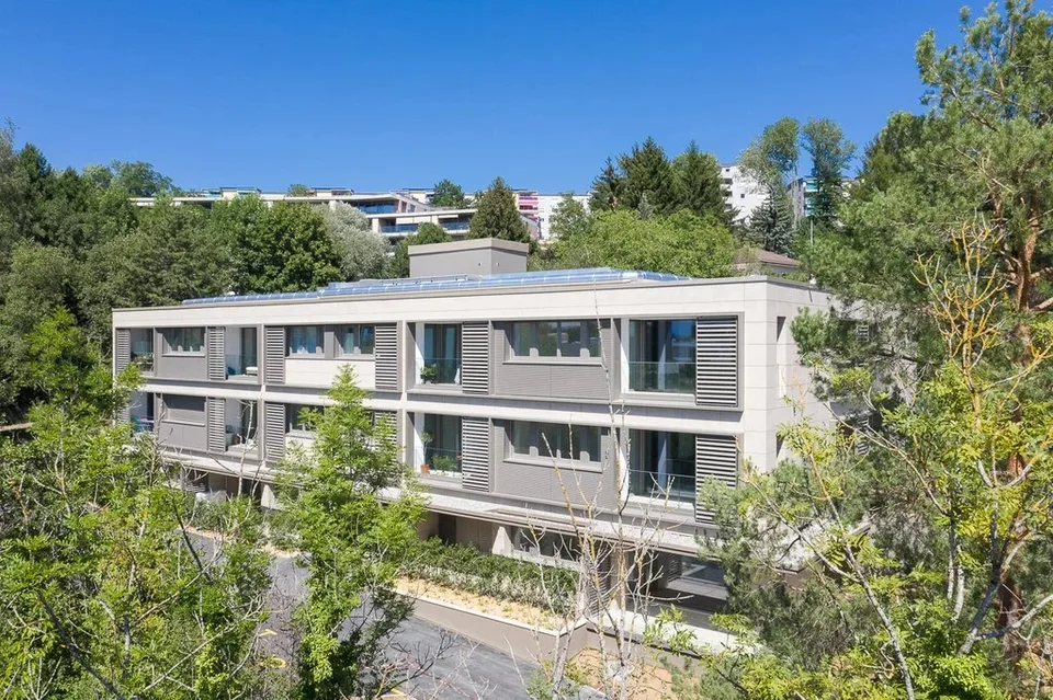 Appartement de 3.5 pièces au 1er étage et une place de parc extérieure