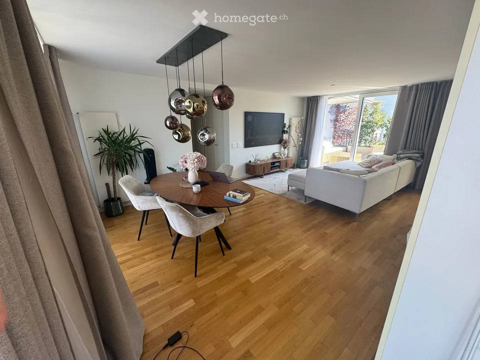 Bright 3.5-Room Apartment with Terrace in Prime Zürich 8008 Location