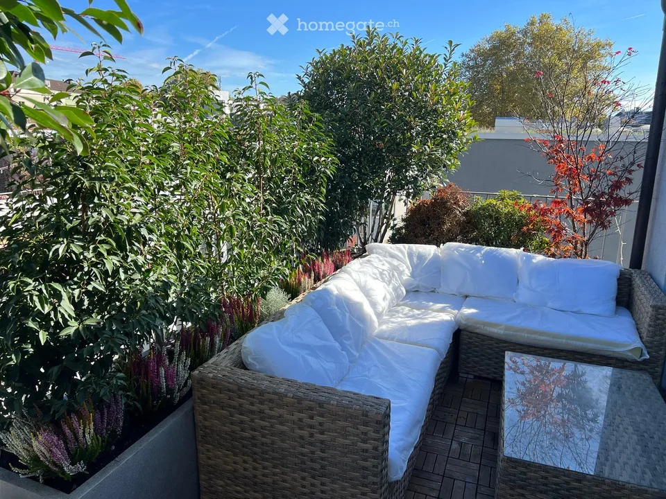Bright 3.5-Room Apartment with Terrace in Prime Zürich 8008 Location