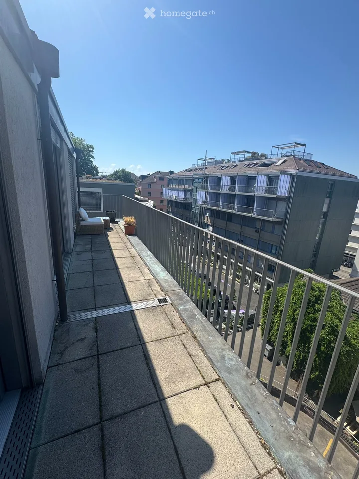 Bright 3.5-Room Apartment with Terrace in Prime Zürich 8008 Location