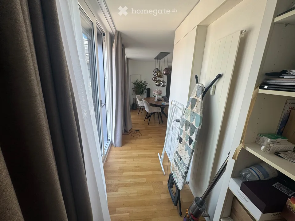 Bright 3.5-Room Apartment with Terrace in Prime Zürich 8008 Location