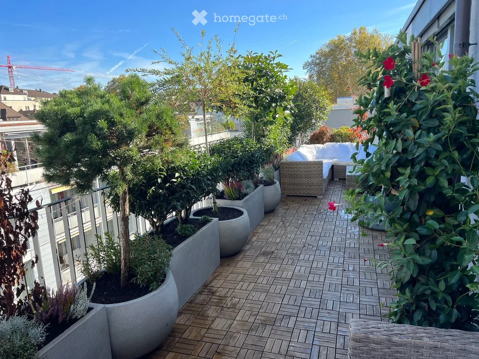 Bright 3.5-Room Apartment with Terrace in Prime Zürich 8008 Location