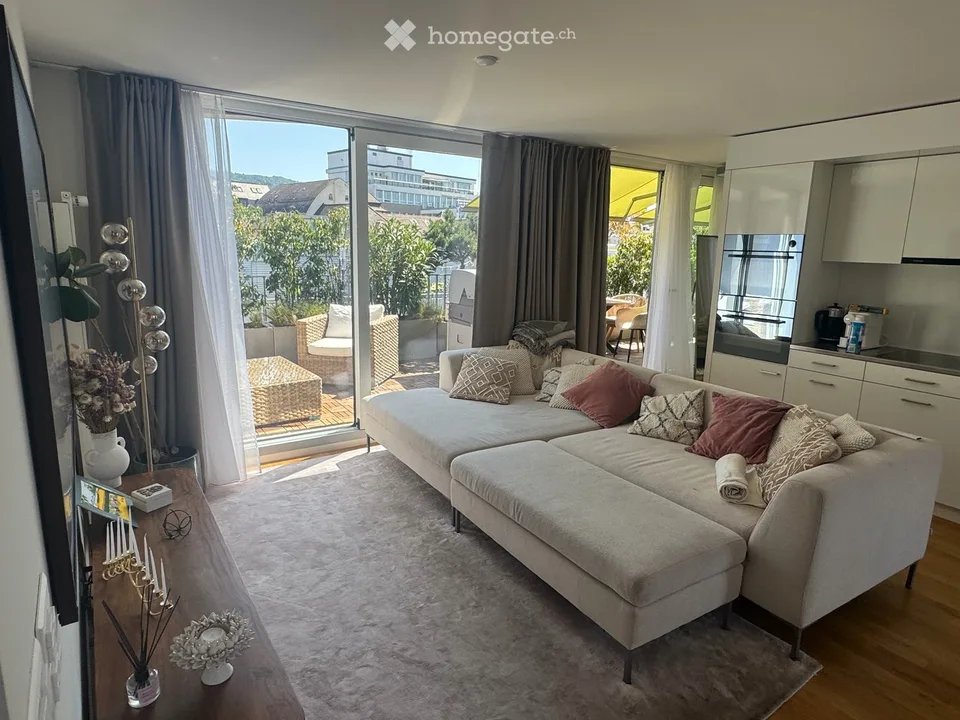 Bright 3.5-Room Apartment with Terrace in Prime Zürich 8008 Location