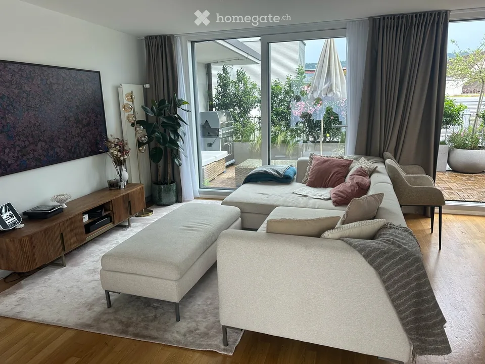 Bright 3.5-Room Apartment with Terrace in Prime Zürich 8008 Location