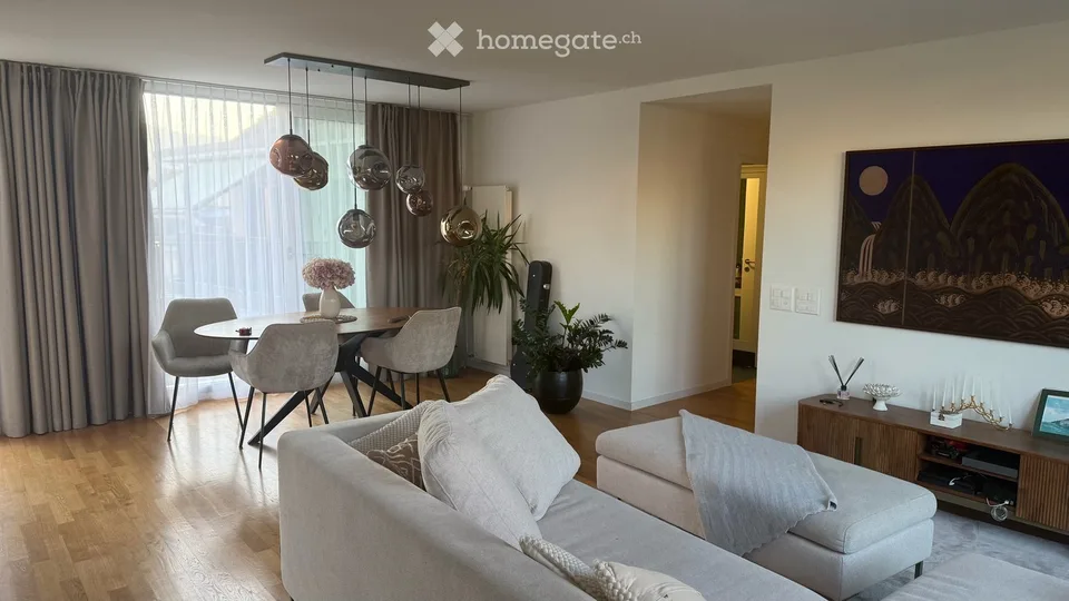 Bright 3.5-Room Apartment with Terrace in Prime Zürich 8008 Location