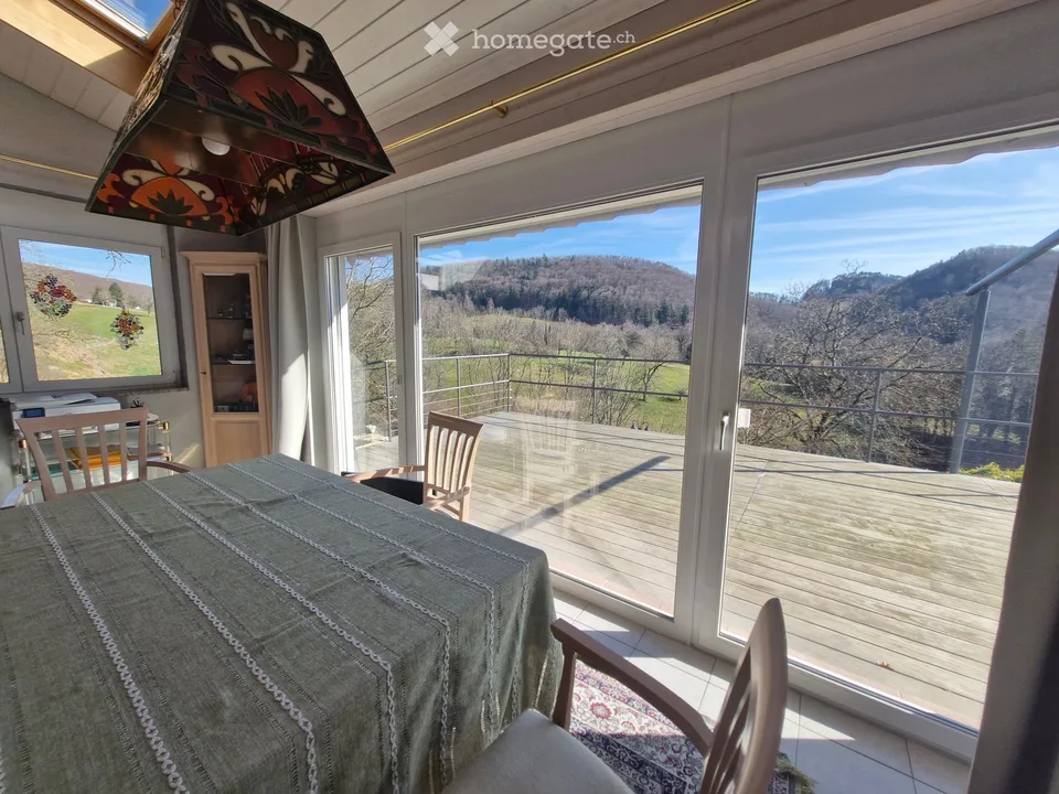 Maison individuelle avec vue panoramique et piscine naturelle