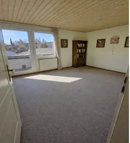 Maison individuelle avec vue panoramique et piscine naturelle
