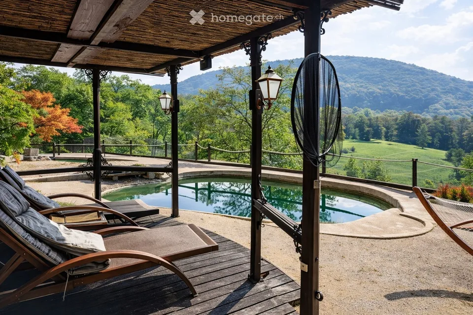 Maison individuelle avec vue panoramique et piscine naturelle