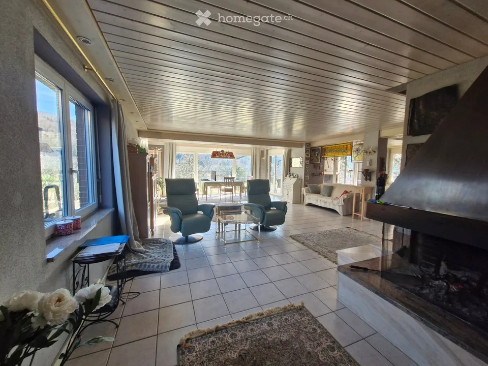 Maison individuelle avec vue panoramique et piscine naturelle