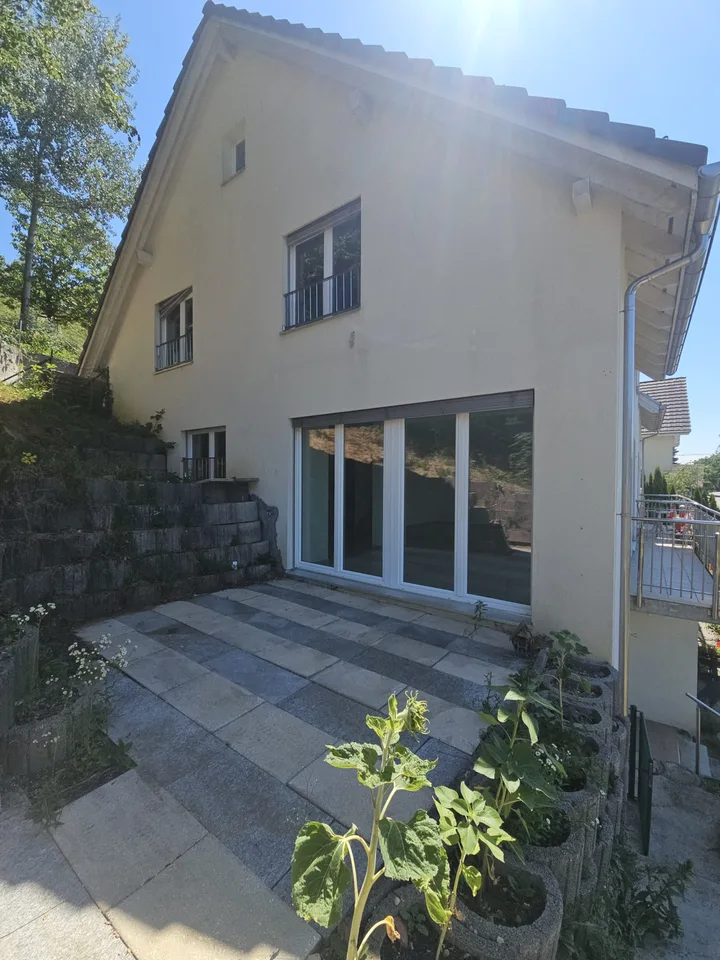 Charming 6.5-room semi-detached house in Othmarsingen – Modern, Family-friendly, and Quiet