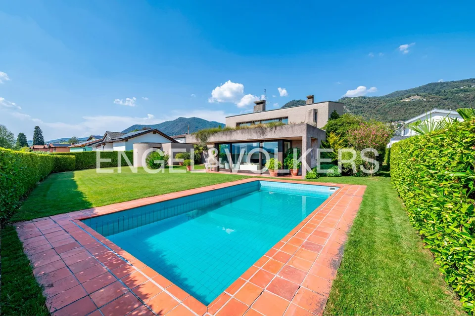 Villa con piscina e grande potenziale