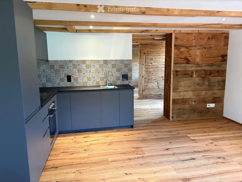 Frisch renovierte 4½-Zimmer-Wohnung mit Hauscharakter und Garten in Trun (Campliun)