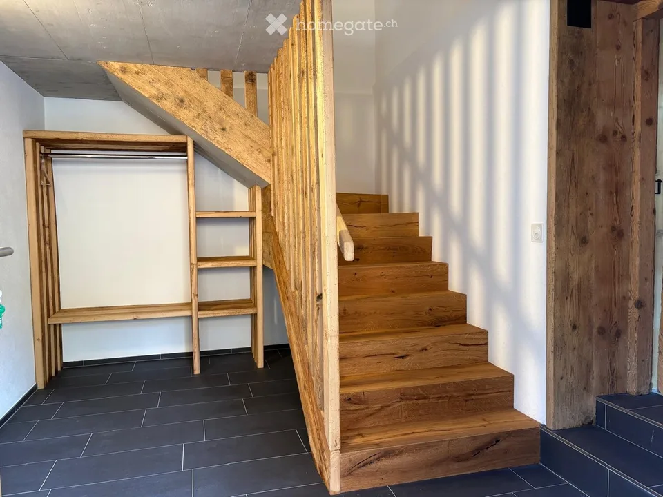 Frisch renovierte 4½-Zimmer-Wohnung mit Hauscharakter und Garten in Trun (Campliun)